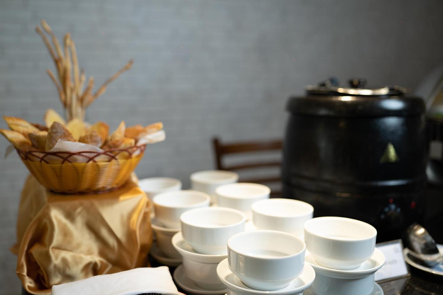 Good Wood Airport Hotel Katunayaka Ngoại thất bức ảnh