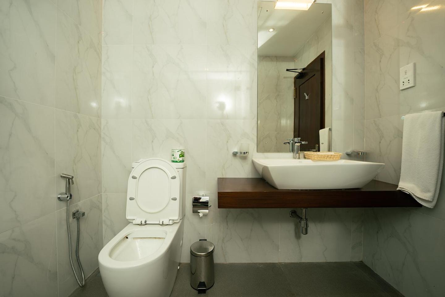 Good Wood Airport Hotel Katunayaka Ngoại thất bức ảnh